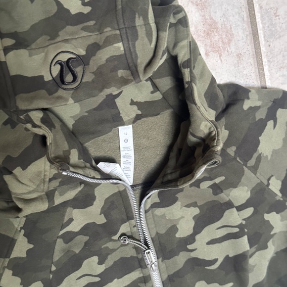 New Lululemon Full Zip Hoodie in Camo - Picture 8 of 10